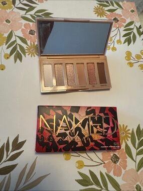 Urban Decay Mini Eyeshadow Palette — Champagne, Rose Gold & Warm Brown Mix